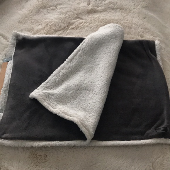Ugg pillowcases - Picture 2 of 6